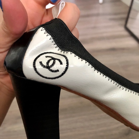 Authentic Chanel heels 👠 ❤️ - Picture 4 of 6